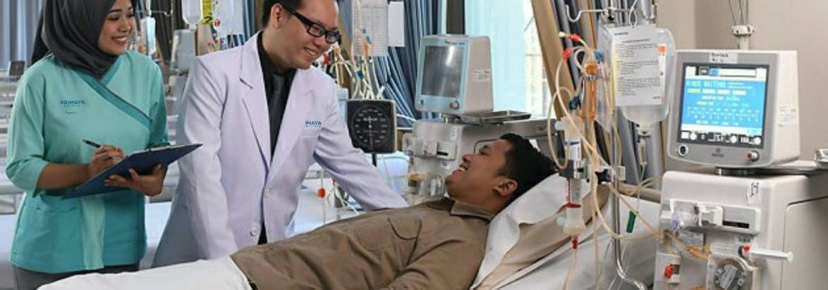 Hemodialisa adalah terapi cuci darah di luar tubuh untuk seseorang yang ginjalnya tidak bekerja secara normal. Hemodialisa RS Awal Bros siap melayani pasien 24 jam. Didukung kerjasama tim yang beranggotakan dokter umum yang bersertifikat HD, dokter penyakit dalam, dokter nefrologi, serta perawat yang terampil, mahir dan bersertifikat.